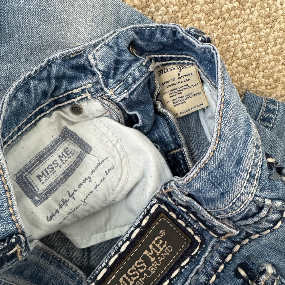 Miss Me denim capris - Picture 9 of 9